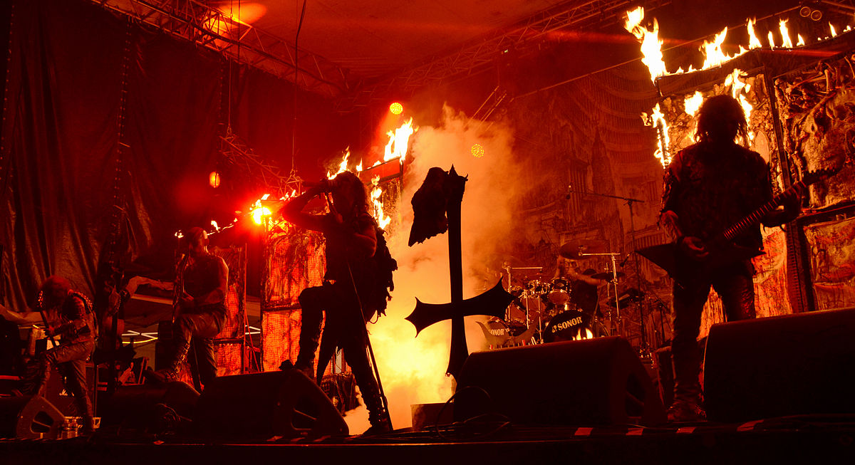 Âm nhạc kích động cũng nằm trong một phần nghi lễ của Satan giáo. (Ảnh qua wikimedia.org)