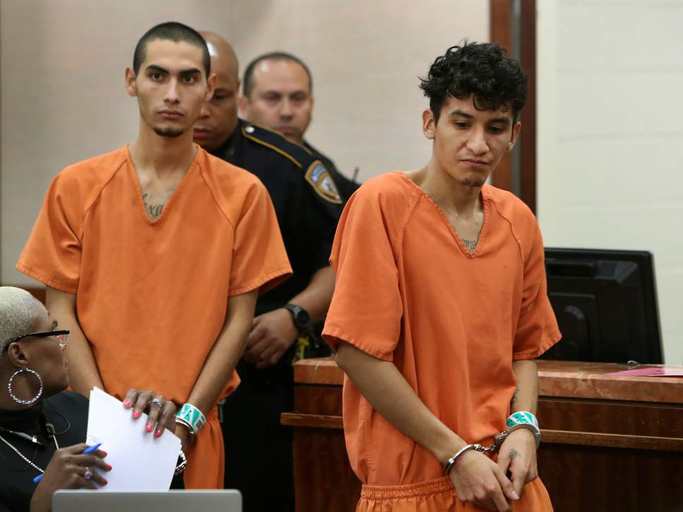 El Salvadoran, Diego Rivera và Miguel Alvarez-Florez đã bị buộc tội giết người ở Houston (Mỹ). Cả hai đều thuộc băng đảng MS-13 và là tín đồ Satan giáo. 