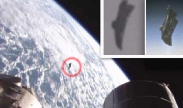 Vật thể được cho là UFO bay gần ISS.