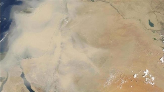 Ảnh chụp của NASA về cơn bão cát khổng lồ đang tấn công Trung Đông. 