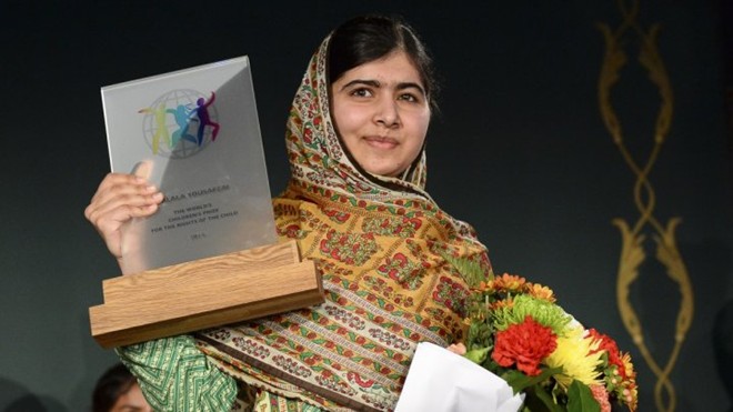 Nhà hoạt động nữ quyền 17 tuổi người Pakistan - Malala Yousafzay - nhận giải Nobel Hòa bình 2014. Ảnh: Reuters