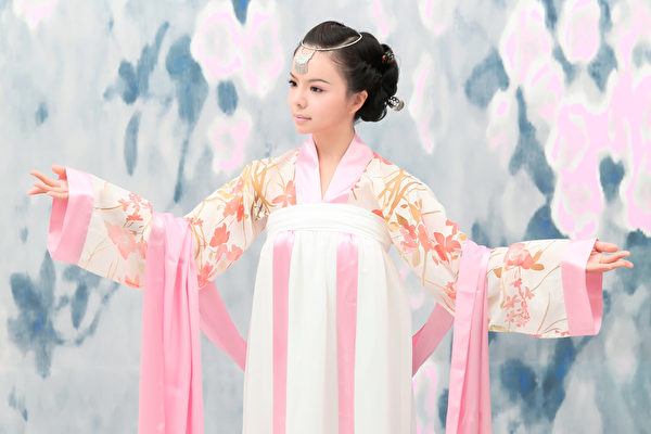 Dịu dàng và truyền thống, Hoa hậu Anastasia Lin mặc cổ trang Trung Quốc tham cuộc thi dự Hoa hậu Thế giới