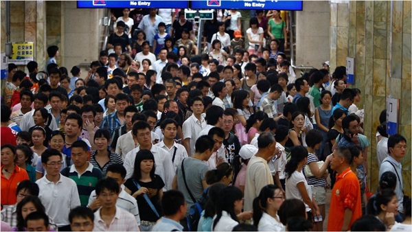 150421153048-china-crowd-subway-780x439