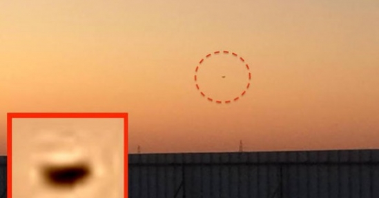 Phóng to hình UFO trên bầu trời Dubai