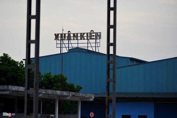 Đầu năm 2004, Nhà máy ôtô Vinaxuki khởi công tại huyện Mê Linh (Hà Nội), khánh thành tháng 8/2005. Toàn khuôn viên rộng 12 ha, công suất 20.000 xe mỗi năm. Tuy nhiên, bắt đầu từ 2013 nhà máy đóng cửa do gặp khó khăn về tài chính.