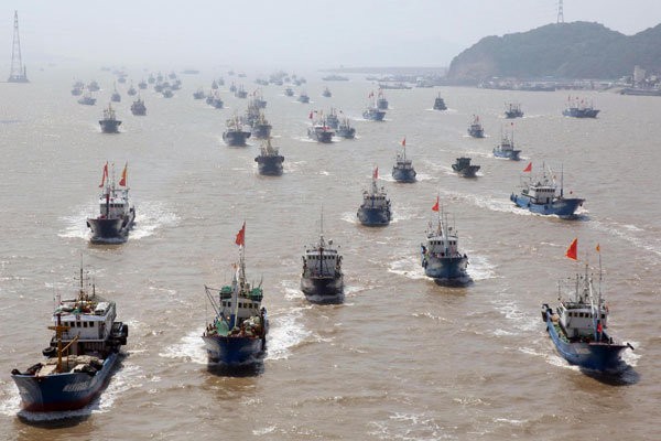 20151219163834-chinese-fishing-boats