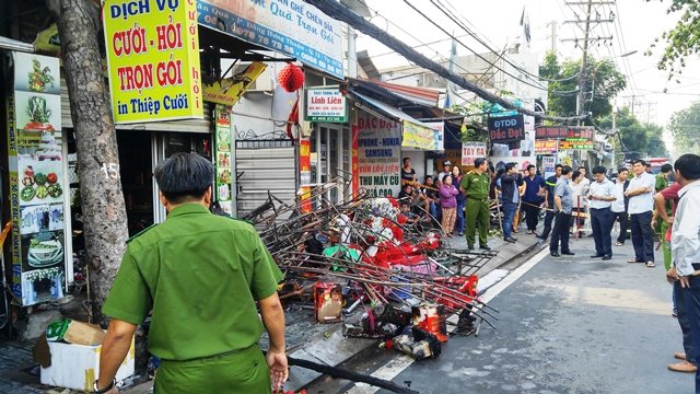 Nhiều đồ đạc bị hư hỏng nặng.