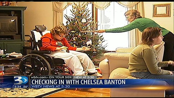Chelsea xuất viện, vừa kịp chuẩn bị cho lễ Giáng sinh và cũng là ngày sinh nhật của cô bé.