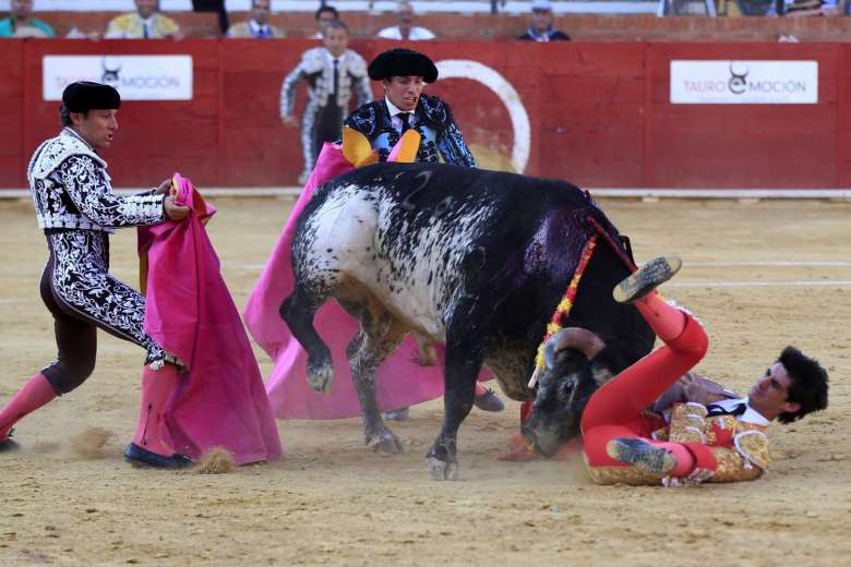 2_39026334_-_10_07_2016_-_spain_bullfighting