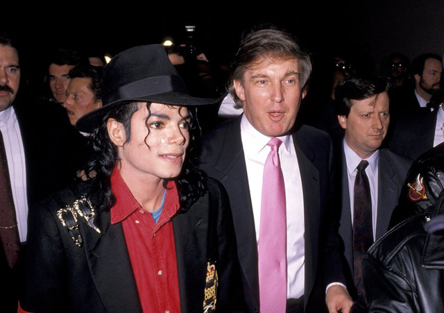 Michael Jackson tham dự lễ khai mạc Trump Taj Mahal. (Ảnh: Ron Galella/WireImage)