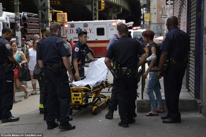 Hơn 30 người bỗng dưng bất tỉnh, co giật giữa đường phố New York.5