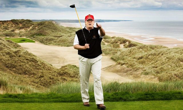 Trump tại ngày khai trương sân golf nằm trong khu Menie estate. (Ảnh: Murdo MacLeod for the Guardian) 