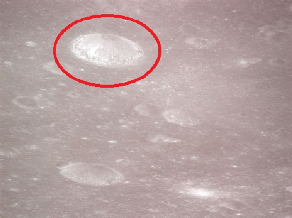 Cấu trúc được cho là của người ngoài hành tinh được Apollo chụp lại.