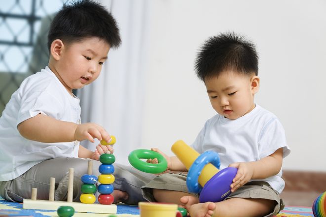 Các cách dạy con độc đáo của người Nhật khi trẻ tranh giành đồ chơi - H3