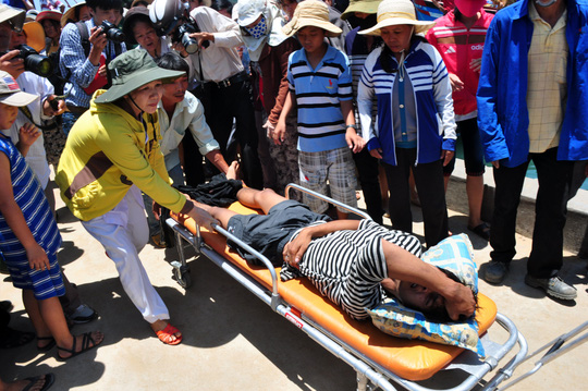 Một ngư dân của Nghiệp đoàn Nghề cá xã Bình Châu bị thương sau khi bị Trung Quốc đánh ở Hoàng Sa trong năm 2014. Ảnh minh họa
