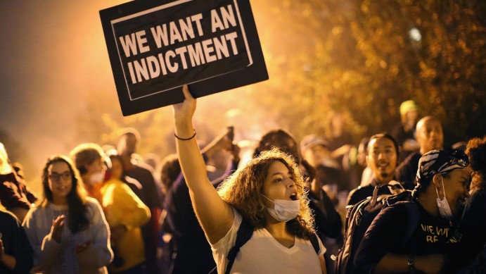 Mỹ đối mặt phong trào biểu tình sau khi cảnh sát thoát tội trong vụ Ferguson. 1