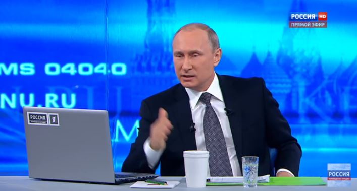 Tổng thống Putin trả lời các câu hỏi của người dân trong ngày 16/4. Ảnh: Sputnik