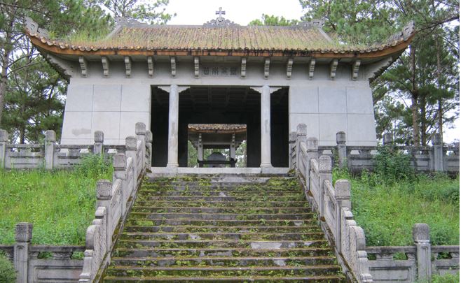 Lăng mộ cha Hoàng hậu Nam Phương hoang phế - H1