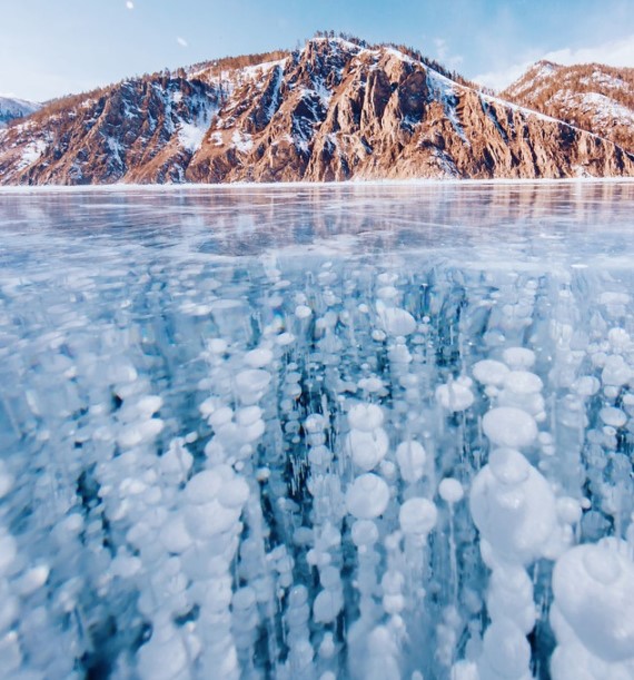 Ngắm nhìn hồ băng đẹp như cổ tích ở miền nam nước Nga.1