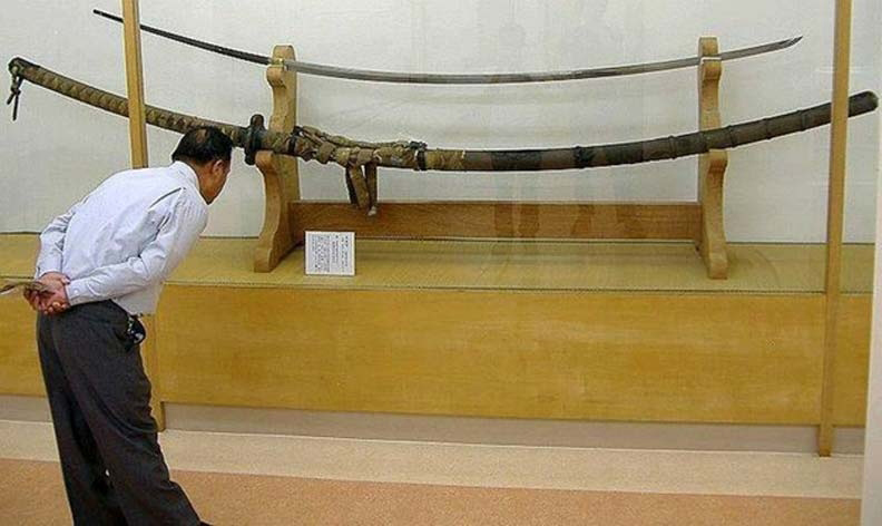 Chủ nhân của thanh kiếm Norimitsu Odachi dài gần 4m ở Nhật là người khổng lồ?
