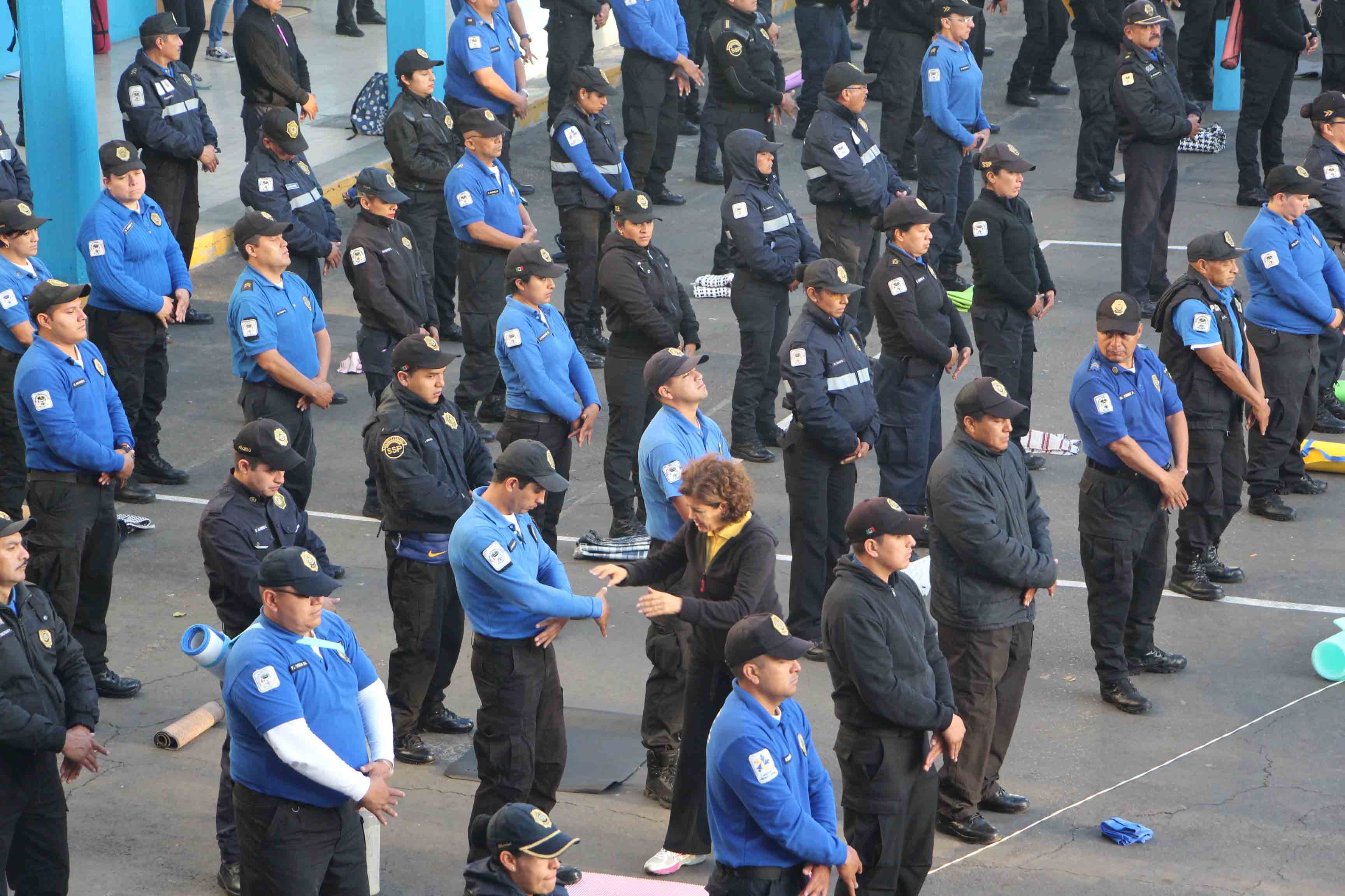 Cảnh sát thế giới tập Pháp Luân Công trong khi đồng nghiệp Trung Quốc đàn áp gần 20 năm