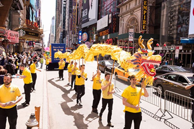 Hàng ngàn người 'xuống đường' tại New York mừng ngày Pháp Luân Đại Pháp Thế giới 13/5/2018 - H6