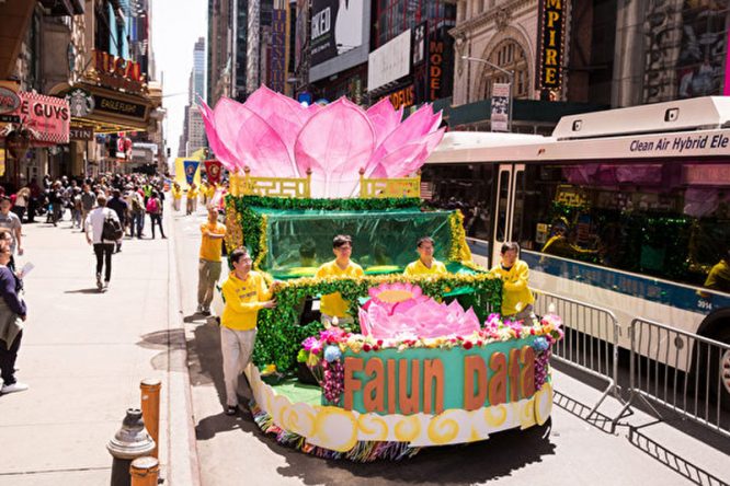 Hàng ngàn người 'xuống đường' tại New York mừng ngày Pháp Luân Đại Pháp Thế giới 13/5/2018 - H9