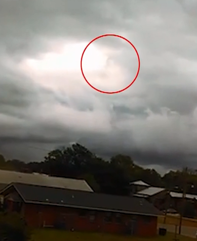 Mỹ: Video Chúa xuất hiện trong đám mây khiến hàng triệu người kinh ngạc - H2