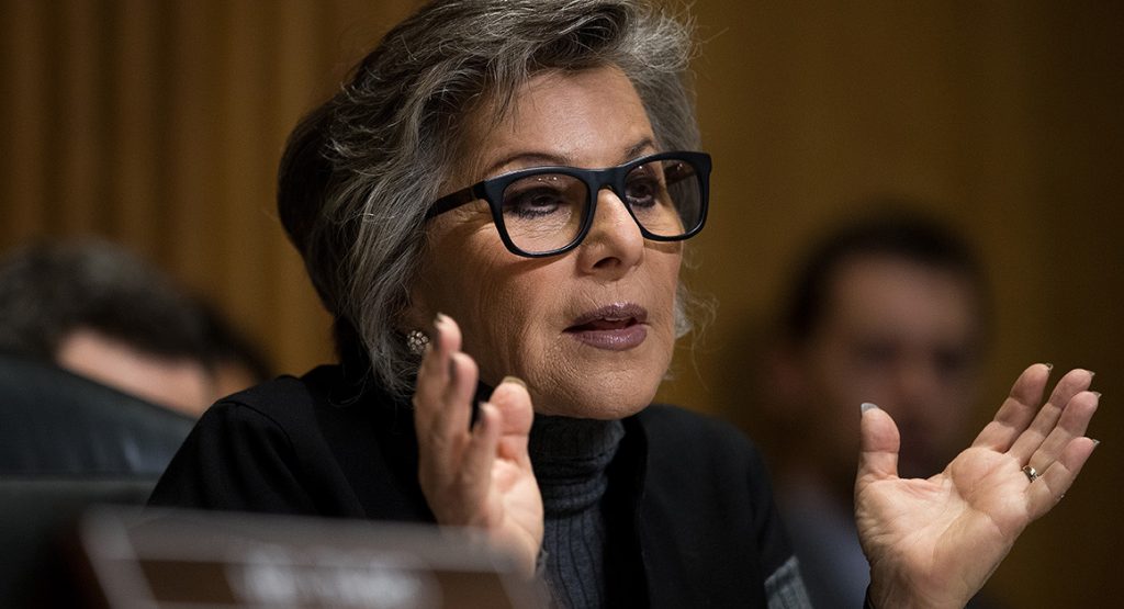 Thượng nghị sĩ Đảng Dân Chủ bang California - bà Barbara Boxer.