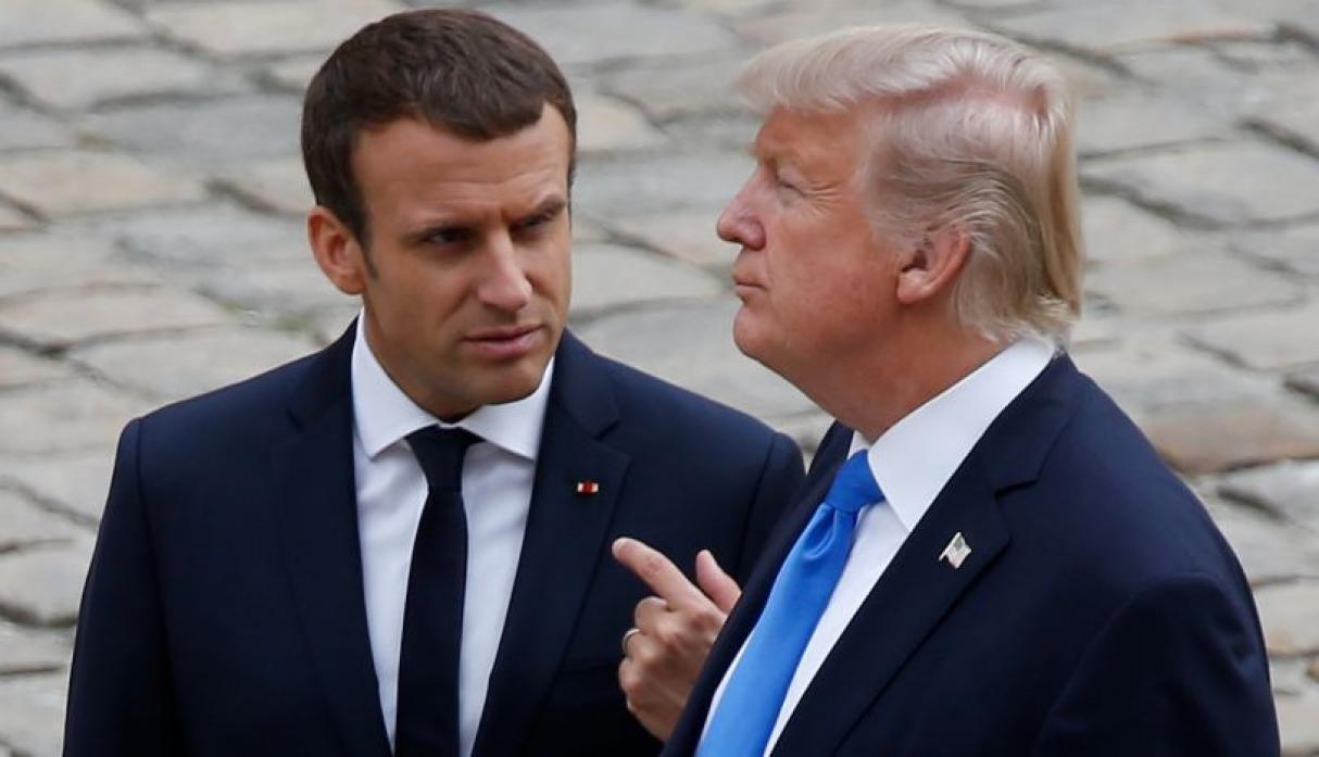 Tổng thống Pháp Emmanuel Macron (trái) và Tổng thống Mỹ Donald Trump (phải). 