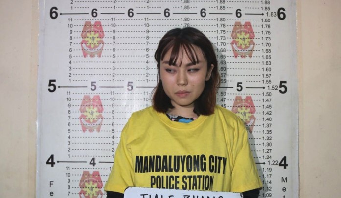 Philippines: Nữ sinh Trung Quốc tấn công cảnh sát bằng tào phớ.3