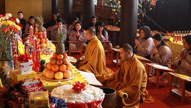 Việc cúng sao, giải hạn, cúng giải oan đã đi lệch lạc so với các nguyên lý cốt lõi của nhà Phật. (Ảnh minh họa: lichngaytot)