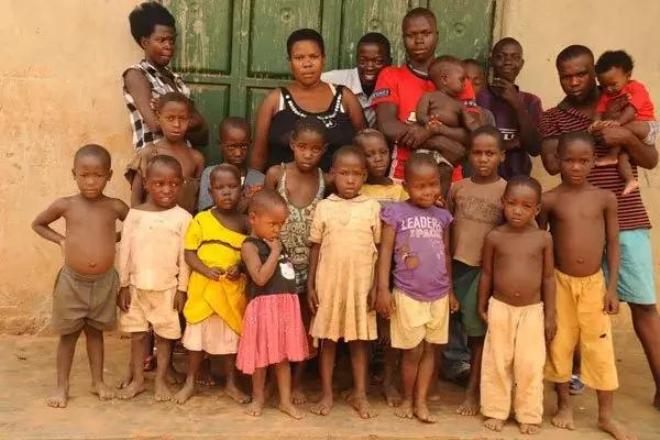 Nước mắt và nụ cười của bà mẹ châu Phi: 40 tuổi sinh 44 đứa con