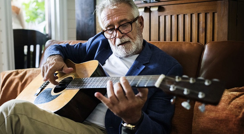 Tác dụng kỳ diệu của âm nhạc với người cao tuổi: Hồi phục trí nhớ, giảm bớt đau buồn