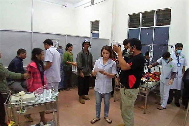 Trung tâm Y tế Di Linh huy động tất cả y, bác sĩ cấp cứu điều trị cho bệnh nhân ngộ độc