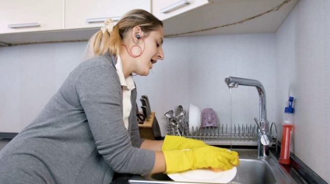 Nghiên cứu mới cho thấy rửa chén, quét nhà… cũng giúp tăng tuổi thọ.3