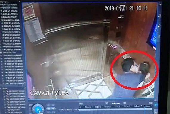 Hình ảnh ông Linh đã ôm ghì, hôn và được cho là có hành vi sờ mó bé gái được camara an ninh ghi lại. (Ảnh qua tintuc)