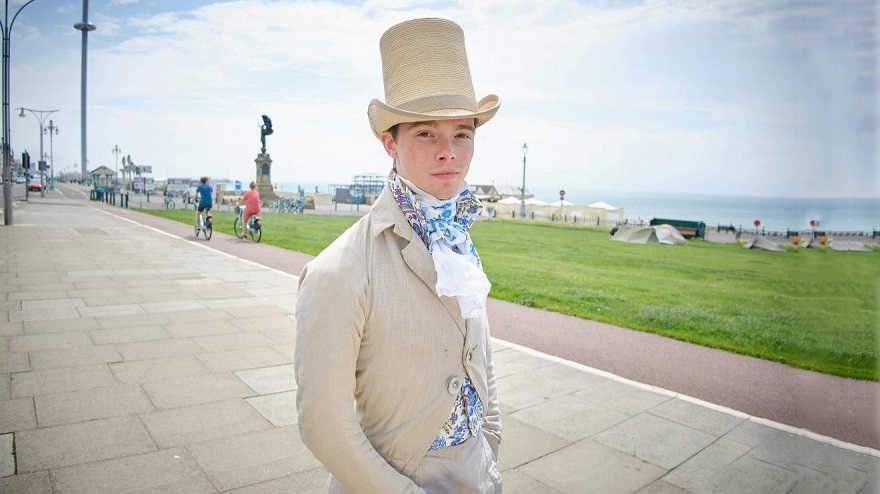 Chàng trai được vạn người mê vì ăn mặc như quý ông thế kỷ 19