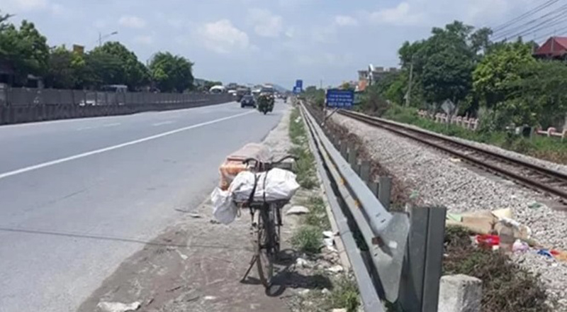 Mẹ ca sĩ Châu Việt Cường bị tàu hỏa tông tử vong khi đang nhặt ve chai kiếm sống