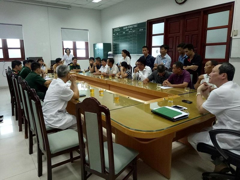 Buổi họp giữa gia đình bệnh nhi và đại diện Bệnh viện Trung ương Quân đội 108