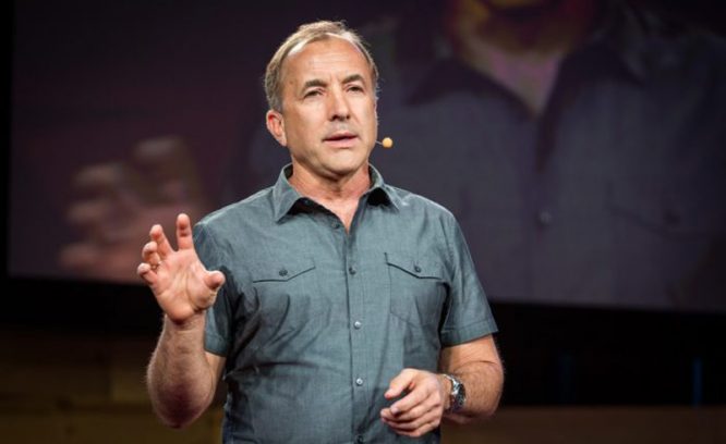 Tiến sĩ Michael Shermer là người sáng lập ra tạp chí “Người hoài nghi” (Skeptic), đồng thời ông là ủy viên ban thường vụ của Hiệp hội Hoài nghi. 