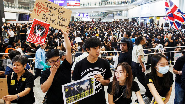 Người biểu tình tọa kháng ở sảnh đến, sân bay quốc tế Hồng Kông, ngày 09/08/2019.