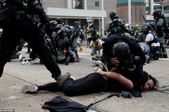 Để phá hoại phong trào biểu tình Hồng Kông từ bên trong, chính quyền ĐCSTQ tìm mọi cách để bôi nhọ và hạ thủ người biểu tình.