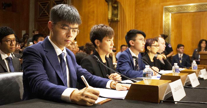 Hoàng Chi Phong (Joshua Wong) và ca sỹ Denise Ho, đã tới thủ đô Washington kêu gọi chính phủ Mỹ thông qua dự luật cho Hồng Kông.