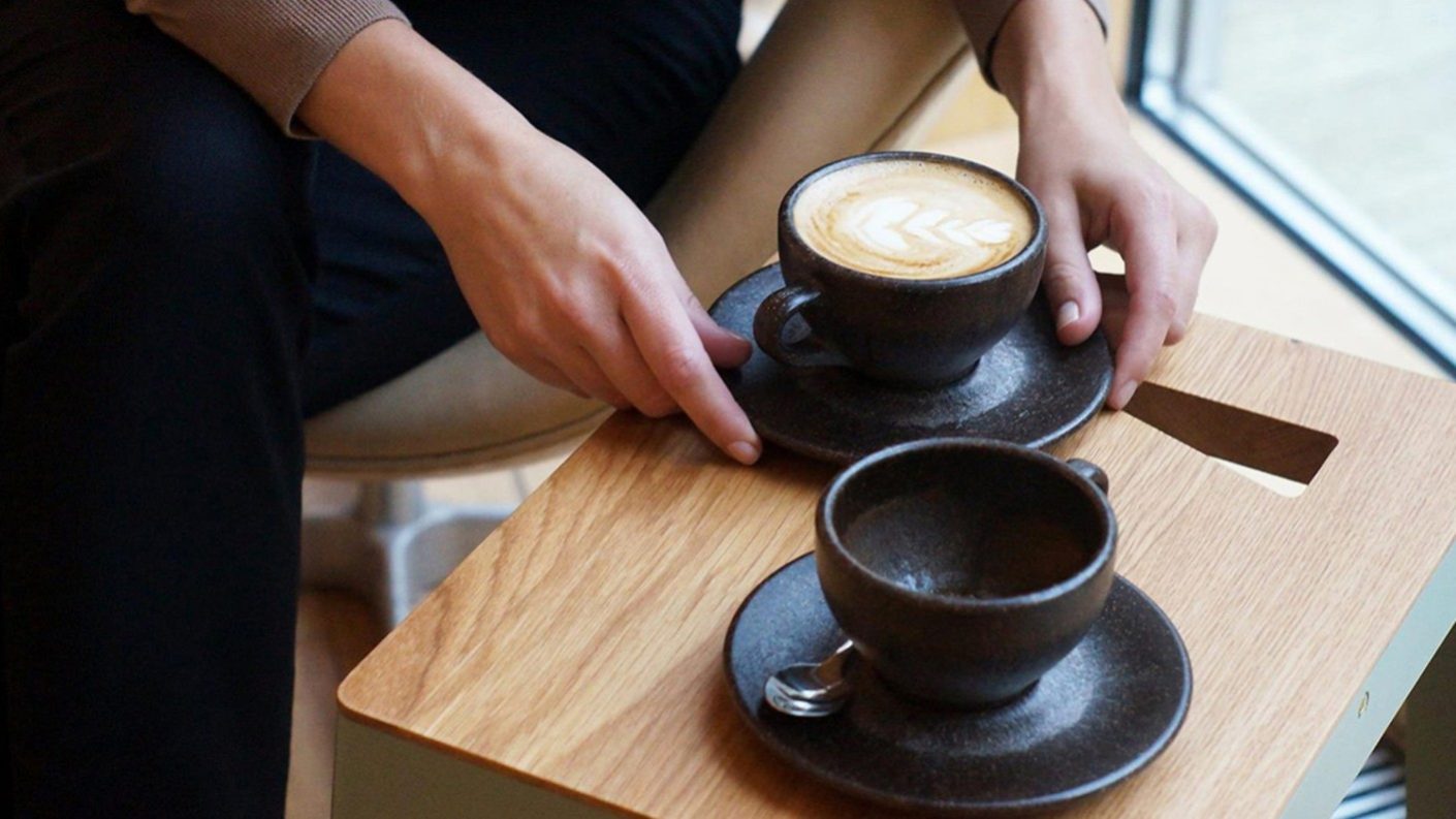 Biến bã cà phê thành cốc tái sử dụng thân thiện với môi trường