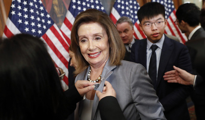 Chủ tịch Hạ viện Nancy Pelosi mạnh mẽ kêu gọi các nhà lập pháp của cả hai đảng hãy đoàn kết ủng hộ cuộc chiến của người Hồng Kông. (Ảnh: SCMP)