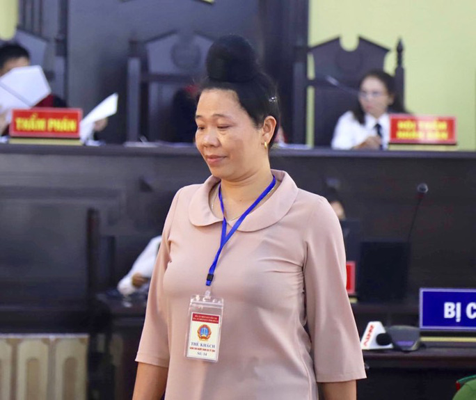 Bà Lò Thị Trường tại phiên toà khai đã cảm ơn 300 triệu đồng cho Lò Văn Huynh để 'nước nôi'. (Ảnh qua laodong)