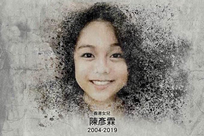Hôm 22/9 người ta đã phát hiện thi thể cô sinh viên Trần Ngạn Lâm 15 tuổi trong tình trạng lõa thể nổi trôi ở vùng biển gần Devil’s Peak ở Yau Tong.