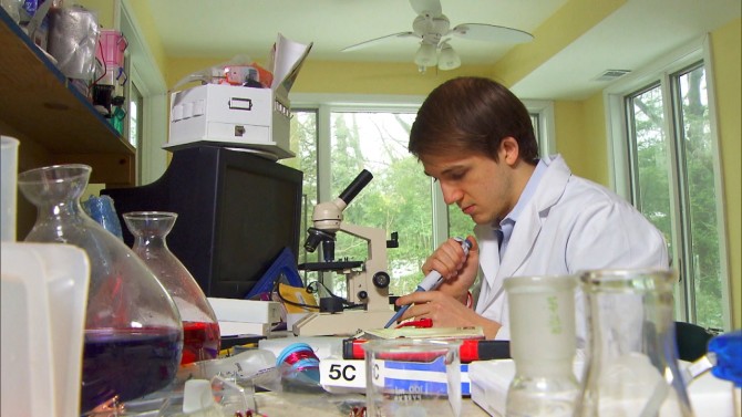 Cậu bé 15 tuổi phát minh ra thiết bị giúp xét nghiệm ung thư tuyến tụy chính xác 100% 