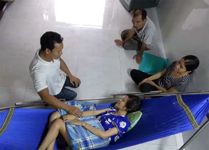 Lực sĩ Lê Văn Công bán HCV để cứu sống cô bé hàng xóm bị ung thư